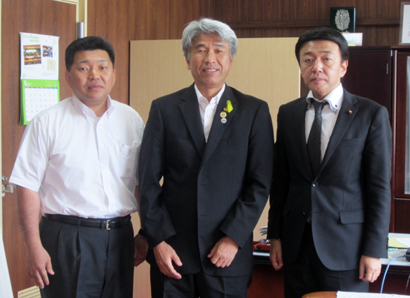 役員会に先立ち、五島市議会議長、五島市長を表敬訪問しました。