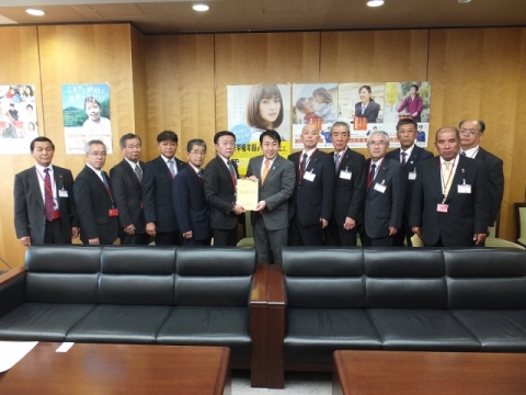 齋藤洋明総務大臣政務官へ要望書を提出 齋藤洋明総務大臣政務官へ要望書を提出