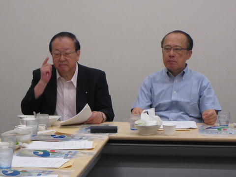 議連北村幹事（左）と佐田副会長