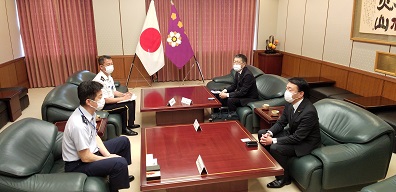 防衛省にて 統合幕僚副長 鈴木 康彦 空将 を表敬 防衛省にて 統合幕僚副長 鈴木 康彦 空将 を表敬